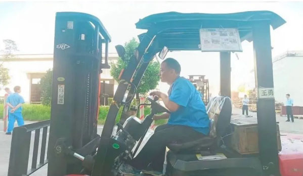 比学赶超练技术 分工合作齐参与